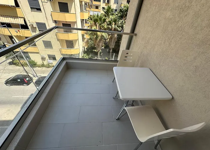 Apartment Iona 3 *